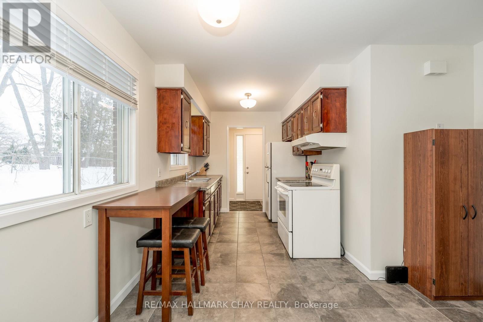 44 Belcourt Avenue, Barrie, Ontario  L4M 4E4 - Photo 8 - S12843428