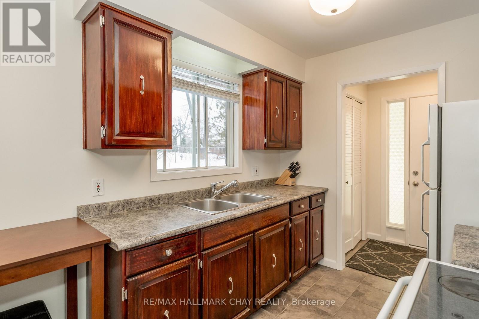 44 Belcourt Avenue, Barrie, Ontario  L4M 4E4 - Photo 6 - S12843428