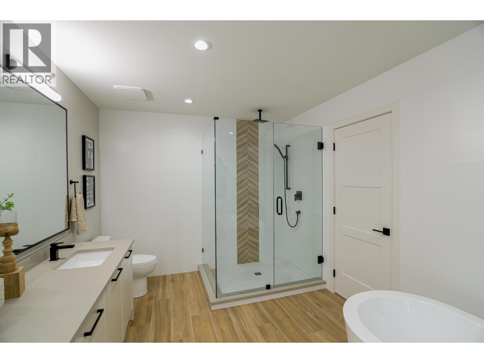 1388 Madore Avenue, Coquitlam, British Columbia  V3K 3C2 - Photo 12 - R3110389