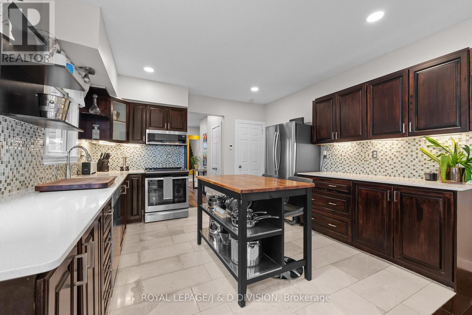 71 Madelaine Avenue, Toronto, Ontario  M1L 2X6 - Photo 18 - E12992424