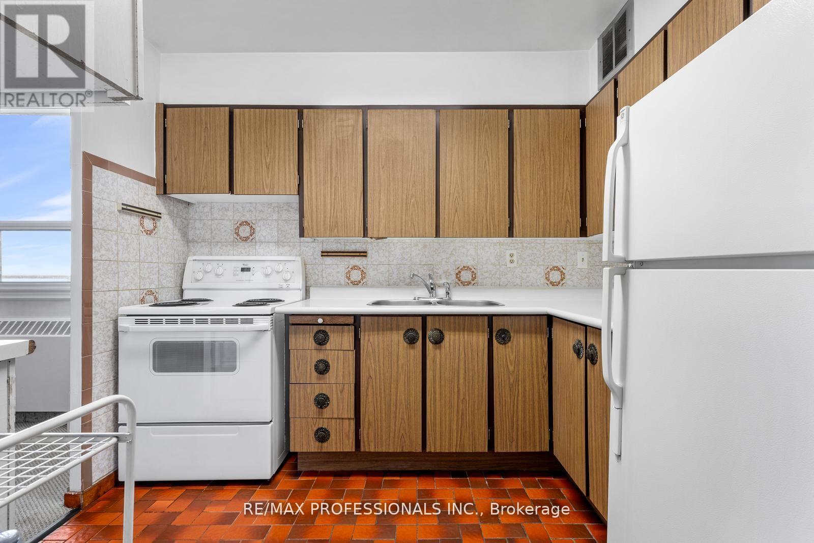 1704 - 180 Markham Road, Toronto, Ontario  M1M 2Z9 - Photo 9 - E12992490