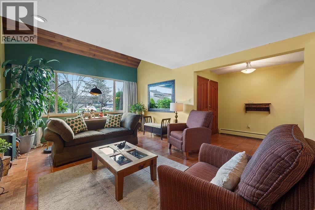 8131 Corless Place, Richmond, British Columbia  V7C 4X4 - Photo 2 - R3110120