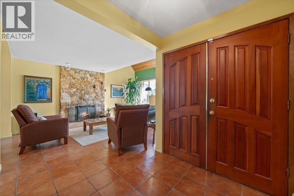 8131 Corless Place, Richmond, British Columbia  V7C 4X4 - Photo 6 - R3110120