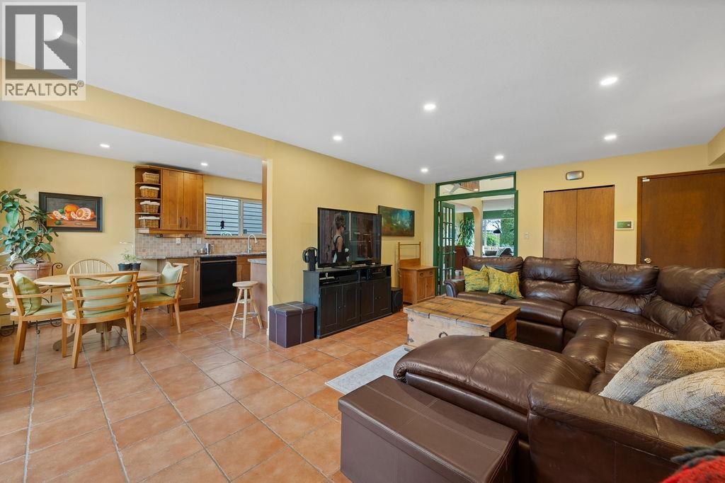 8131 Corless Place, Richmond, British Columbia  V7C 4X4 - Photo 13 - R3110120