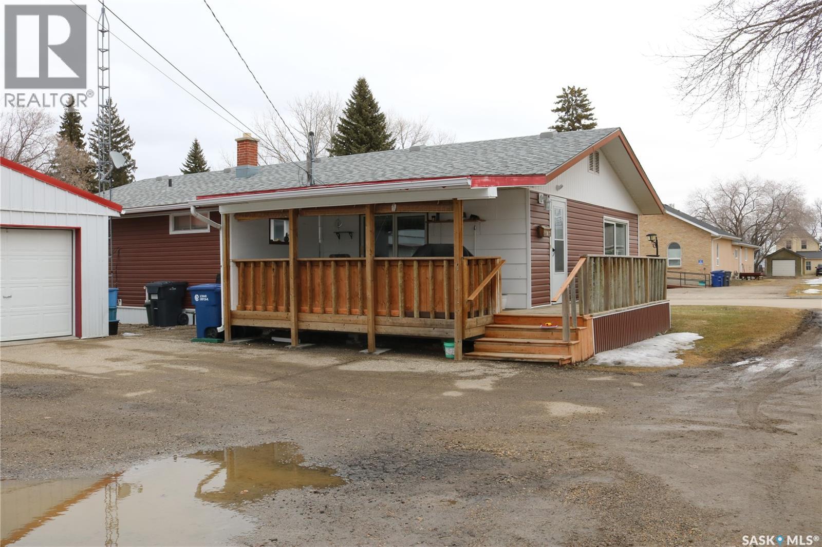 708 Ellice Street, Moosomin, Saskatchewan  S0G 3N0 - Photo 3 - SK032774