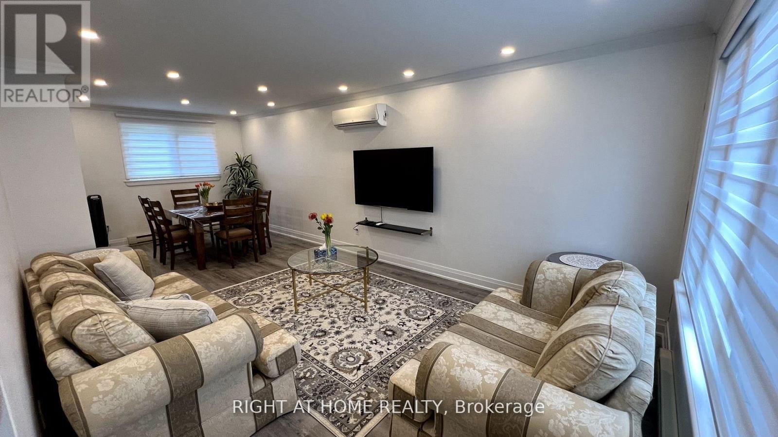 341 Webb Court, Newmarket, Ontario  L3Y 5E8 - Photo 3 - N12992416