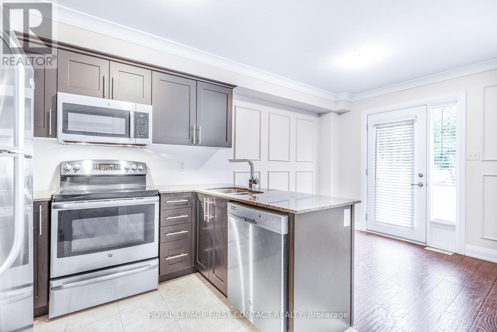 4 - 29 Madelaine Drive, Barrie, Ontario  L9J 0G8 - Photo 5 - S12992410