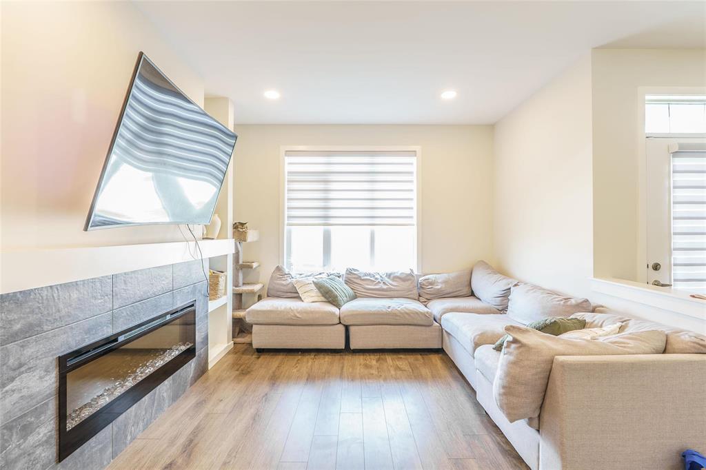 116 Ken Oblik Drive, Winnipeg, Manitoba  R3Y 0N3 - Photo 2 - 202605901