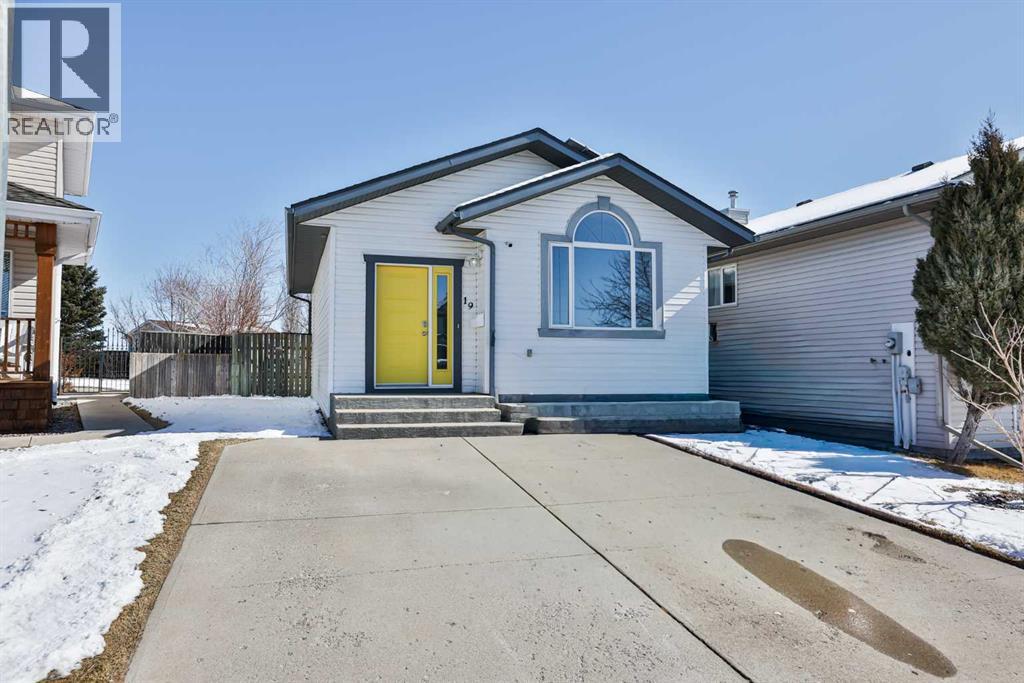 19 Heritage Lane W, Lethbridge, Alberta