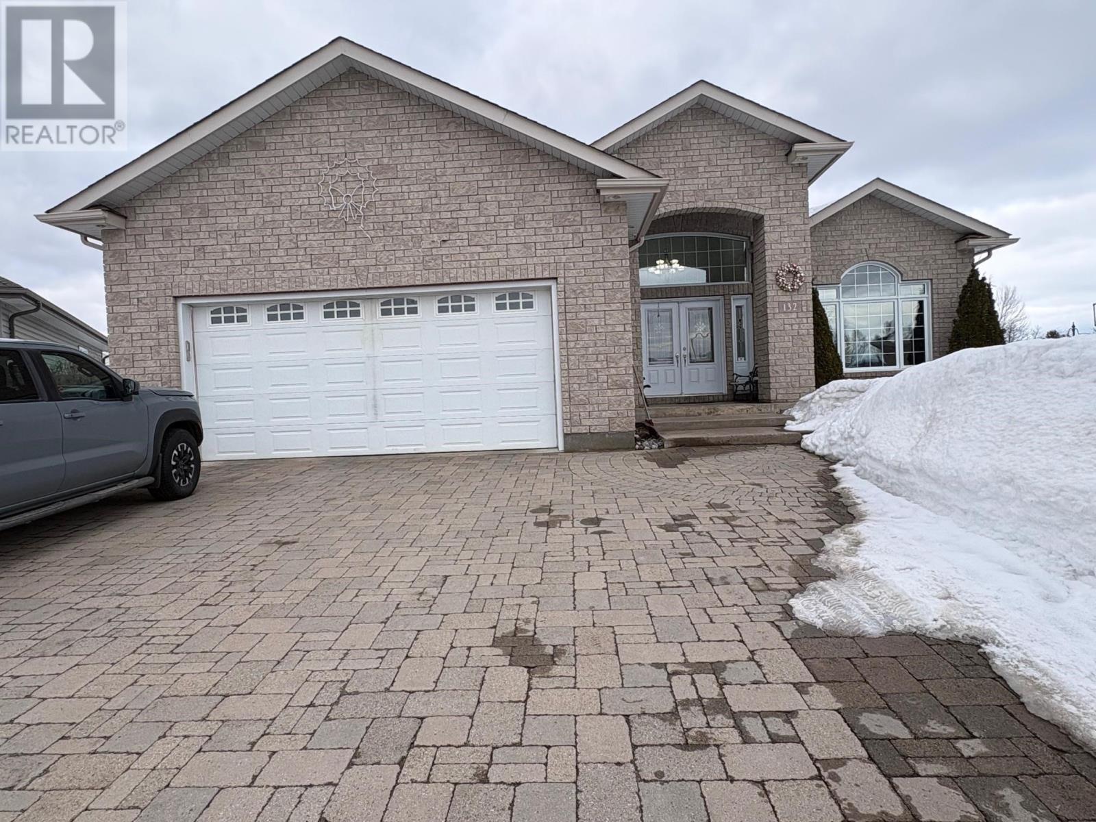 132 Wolverine Cres, Thunder Bay, Ontario  P7C 5Z2 - Photo 2 - TB2600677