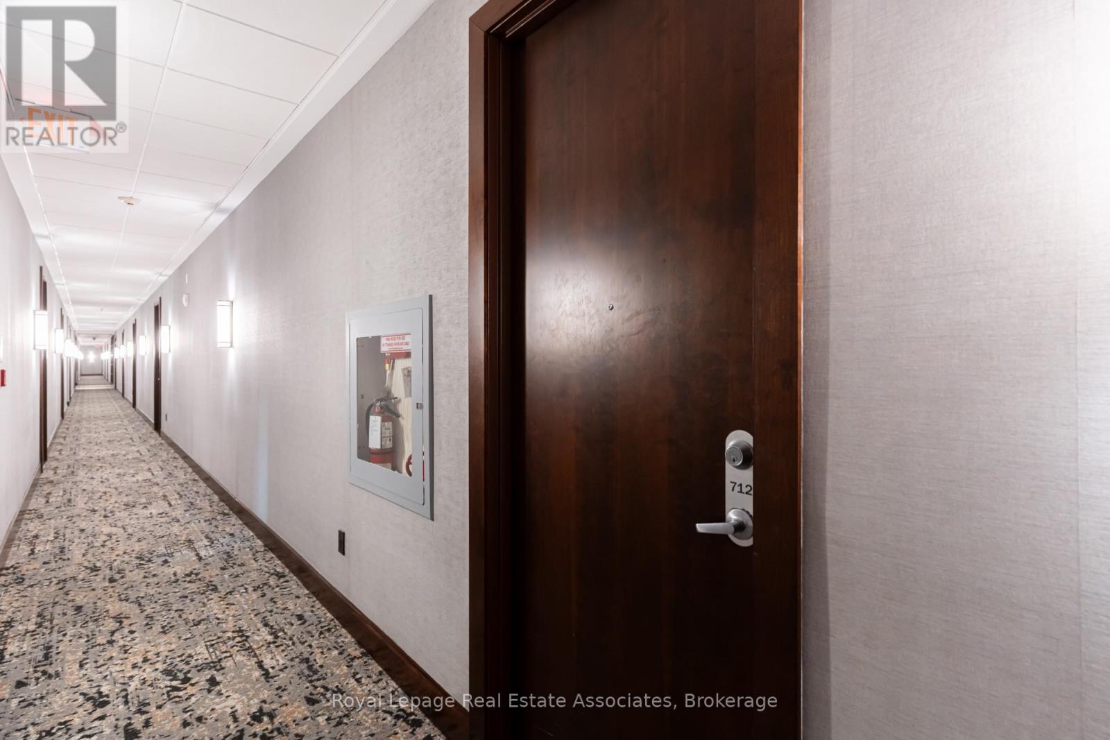 712 - 2470 Prince Michael Drive, Oakville, Ontario  L6H 0G9 - Photo 8 - W12992430