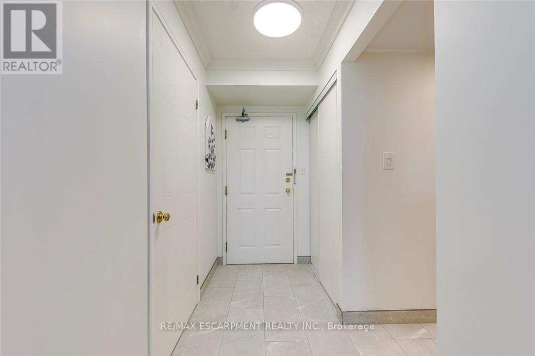 902 - 5080 Pinedale Avenue, Burlington, Ontario  L7L 5V7 - Photo 4 - W12992432