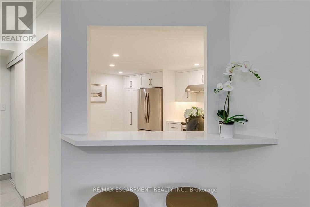 902 - 5080 Pinedale Avenue, Burlington, Ontario  L7L 5V7 - Photo 6 - W12992432