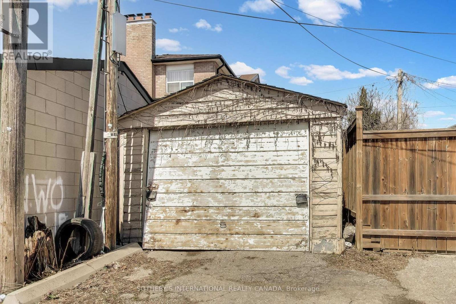 302 Boon Avenue, Toronto, Ontario  M6E 4A3 - Photo 31 - W12992500