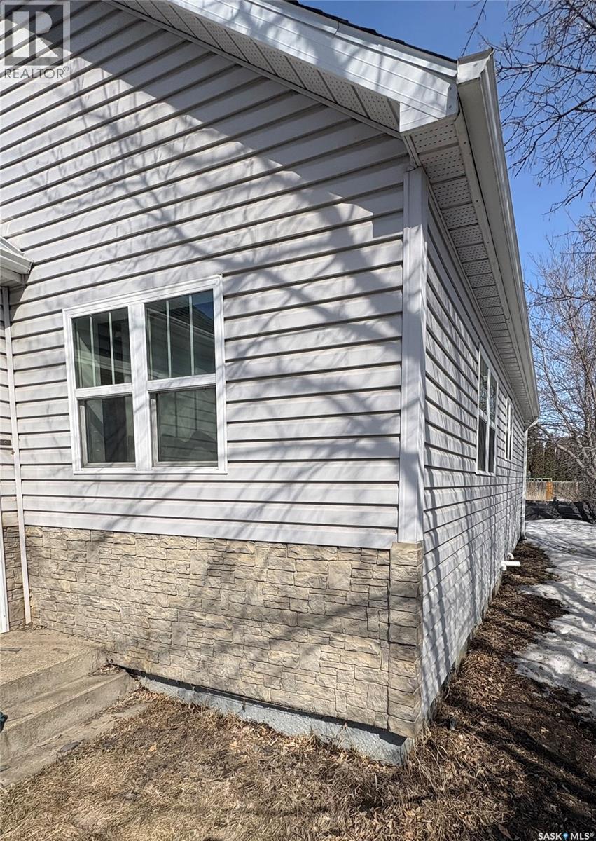 193 Broadway Street W, Yorkton, Saskatchewan  S3N 0M8 - Photo 2 - SK032773