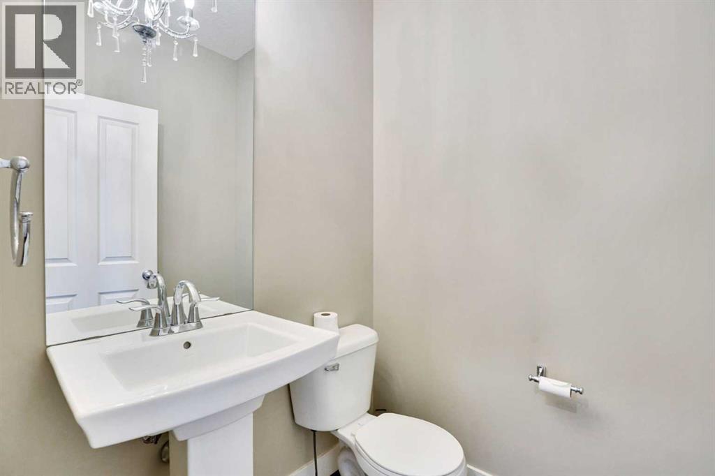 14 West Coach Way Sw, Calgary, Alberta  T3H 0M5 - Photo 3 - A2298380