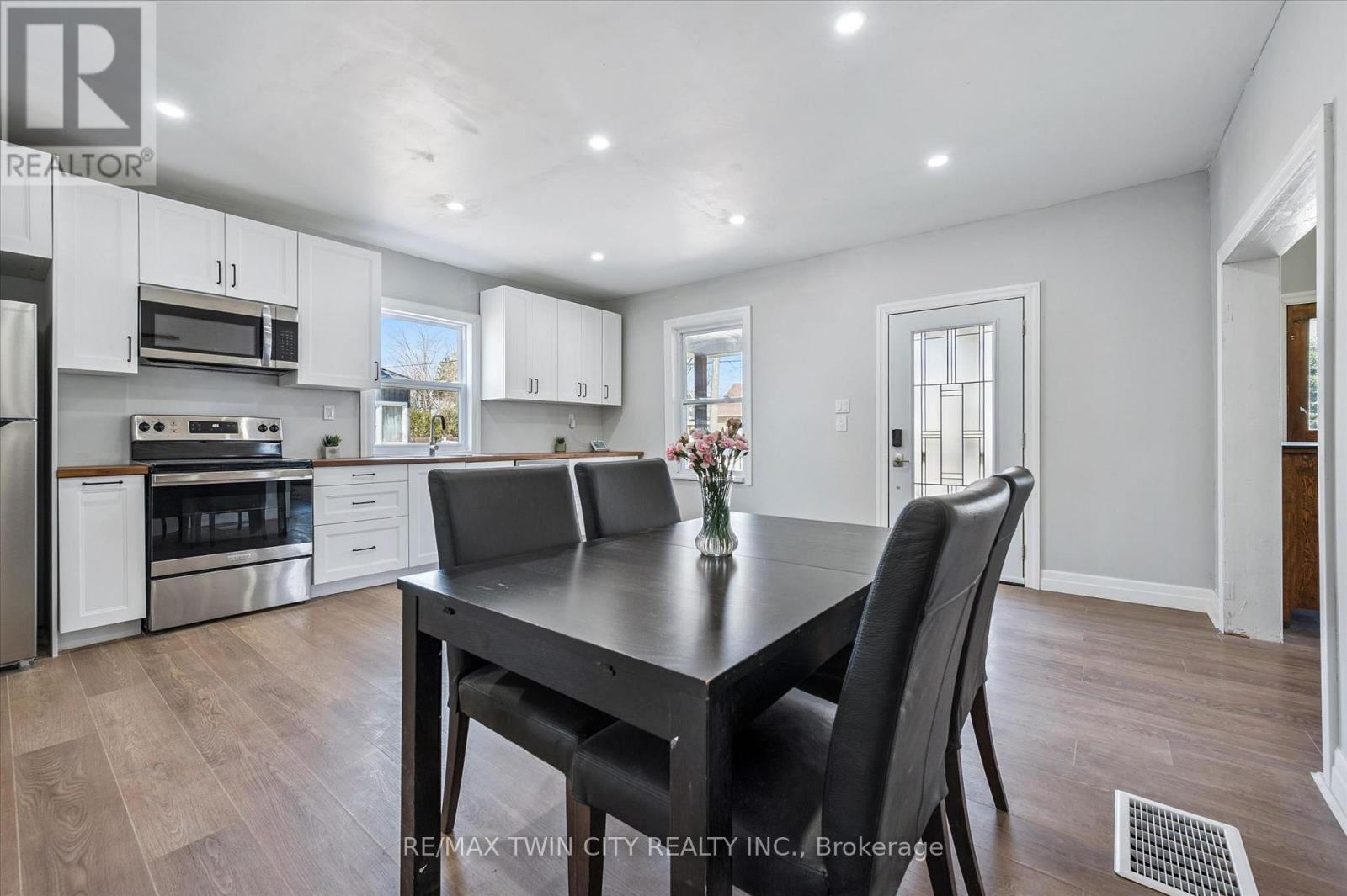 580 Main Street E, North Perth, Ontario  N4W 2C6 - Photo 7 - X12992382