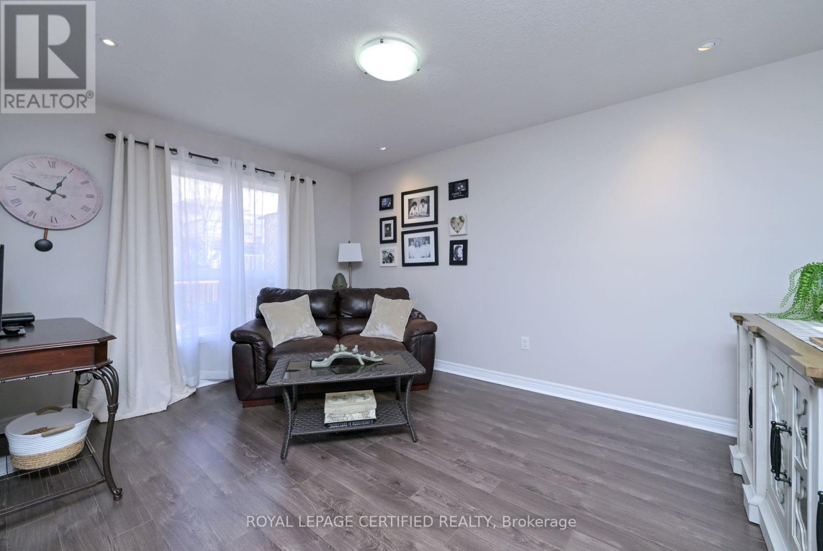 102 Oakes Crescent, Guelph, Ontario  N1E 0J5 - Photo 11 - X12992398