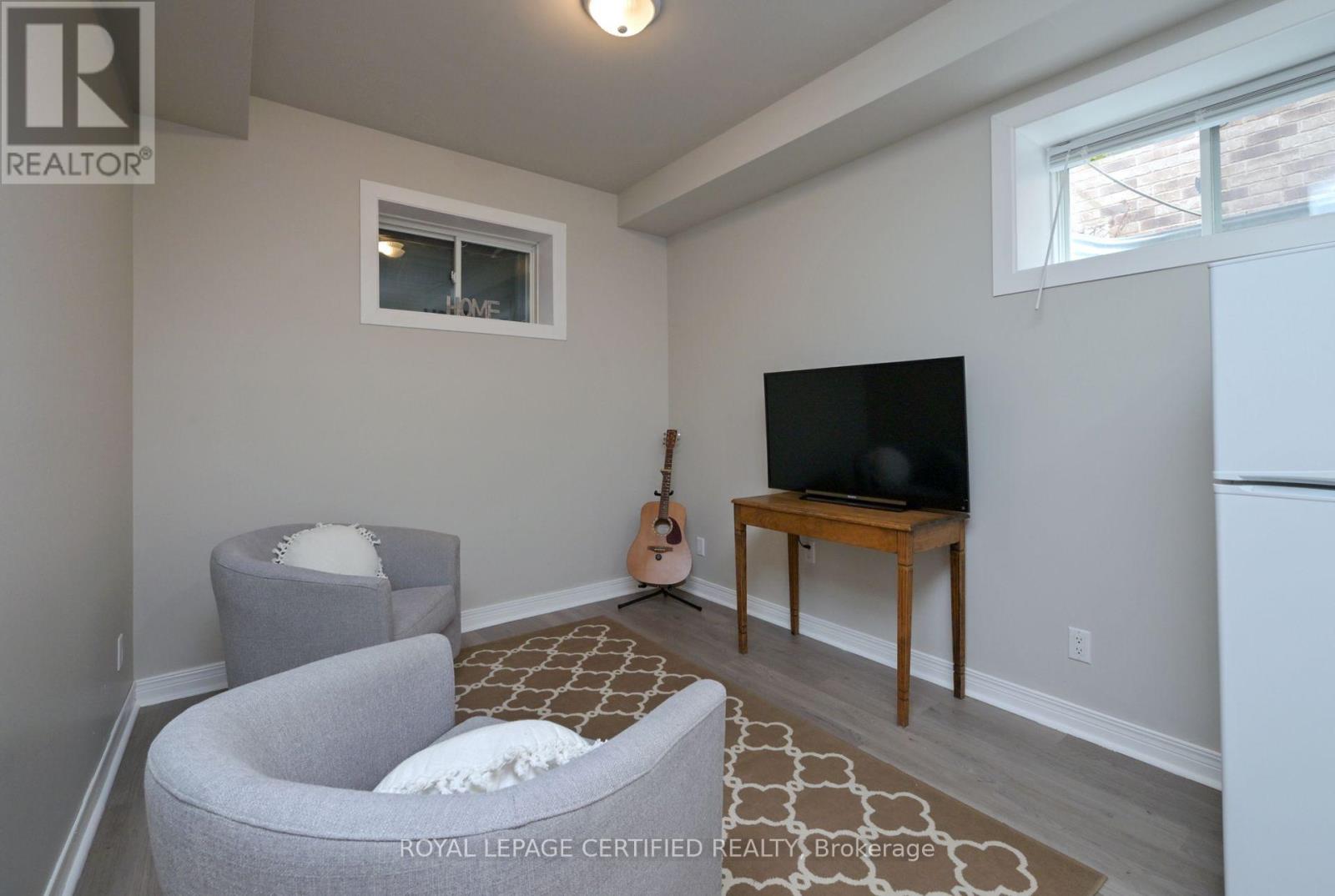 102 Oakes Crescent, Guelph, Ontario  N1E 0J5 - Photo 22 - X12992398