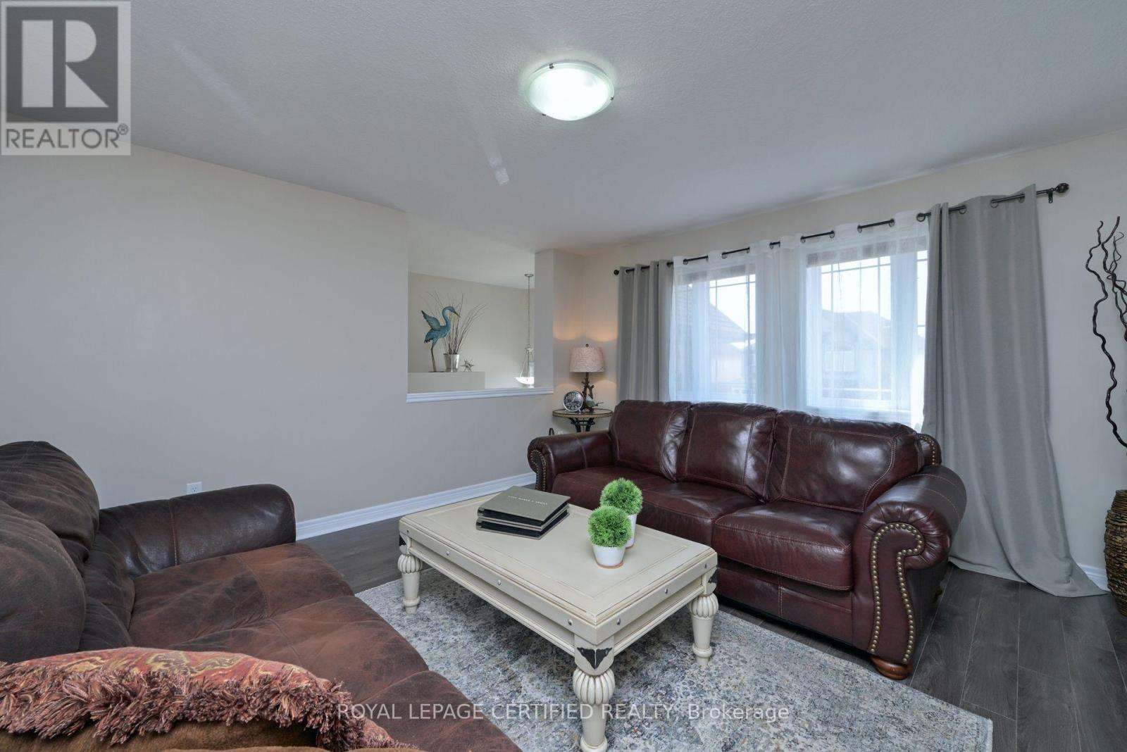 102 Oakes Crescent, Guelph, Ontario  N1E 0J5 - Photo 6 - X12992398