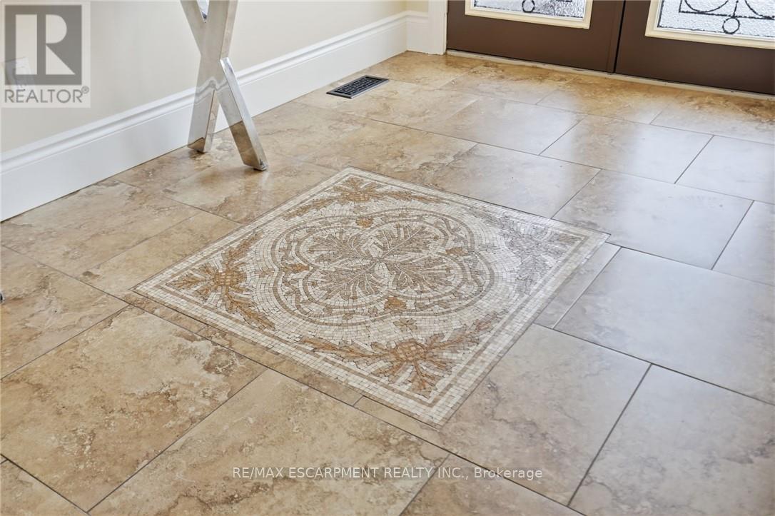 223 Annabelle Street, Hamilton, Ontario  L9C 3T8 - Photo 3 - X12992418