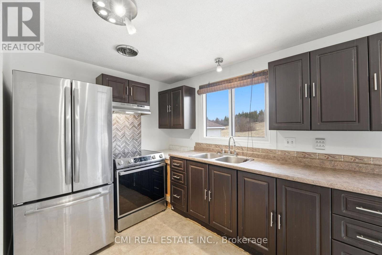 692 Emily Park Road, Kawartha Lakes, Ontario  K0L 2W0 - Photo 12 - X12992450