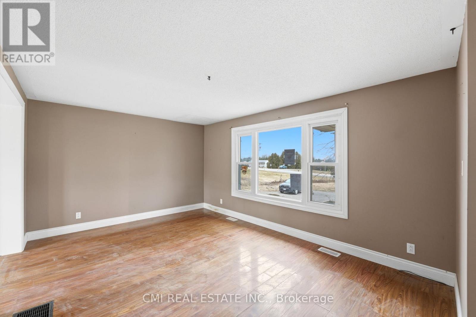 692 Emily Park Road, Kawartha Lakes, Ontario  K0L 2W0 - Photo 14 - X12992450