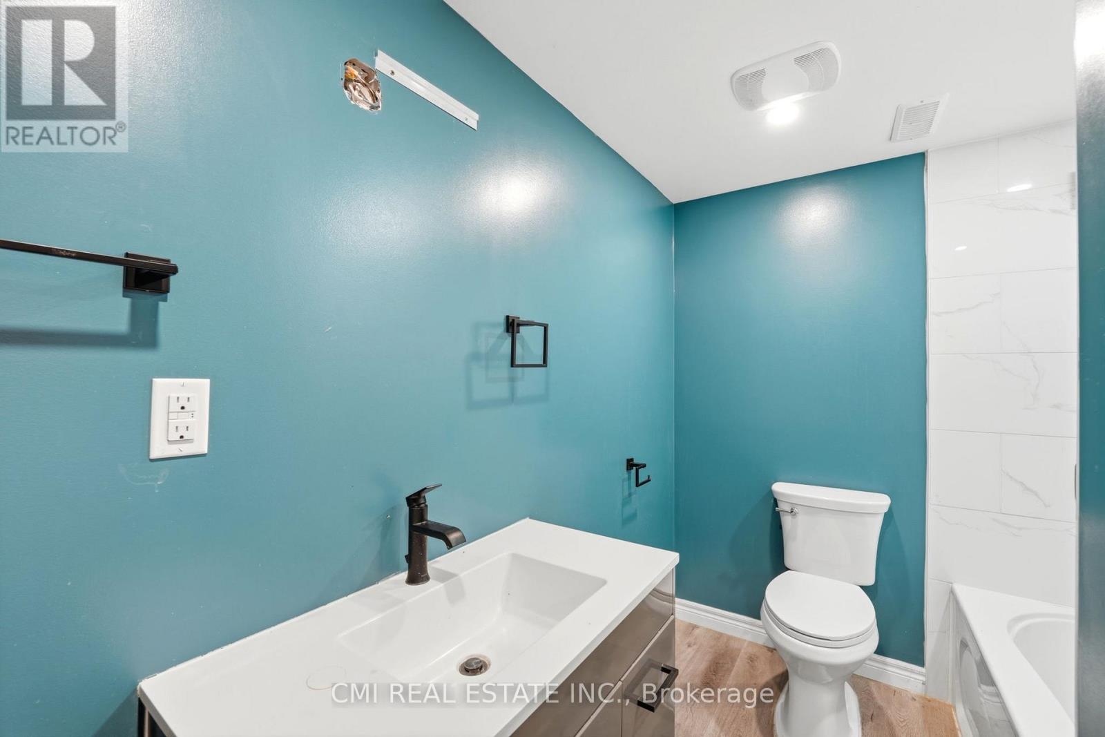 692 Emily Park Road, Kawartha Lakes, Ontario  K0L 2W0 - Photo 32 - X12992450