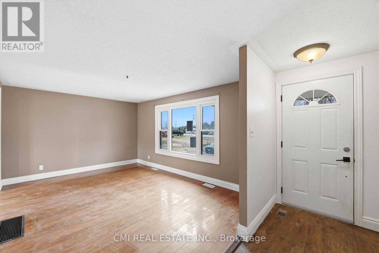 692 Emily Park Road, Kawartha Lakes, Ontario  K0L 2W0 - Photo 6 - X12992450