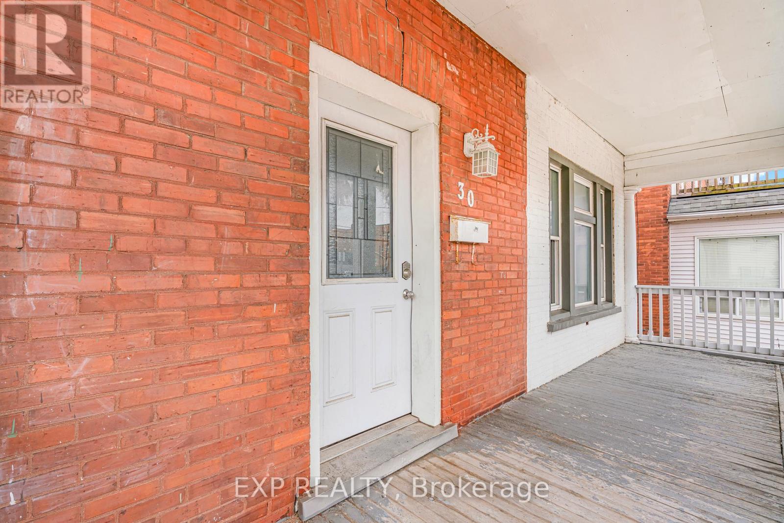 30 Regina Street N, Waterloo, Ontario  N2J 3A1 - Photo 3 - X12992464