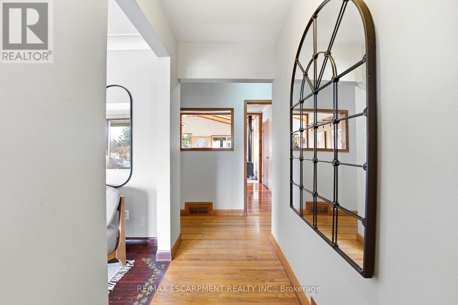 246 Main Street E, Grimsby, Ontario L3M 1P6 - Photo 8 - X12992474