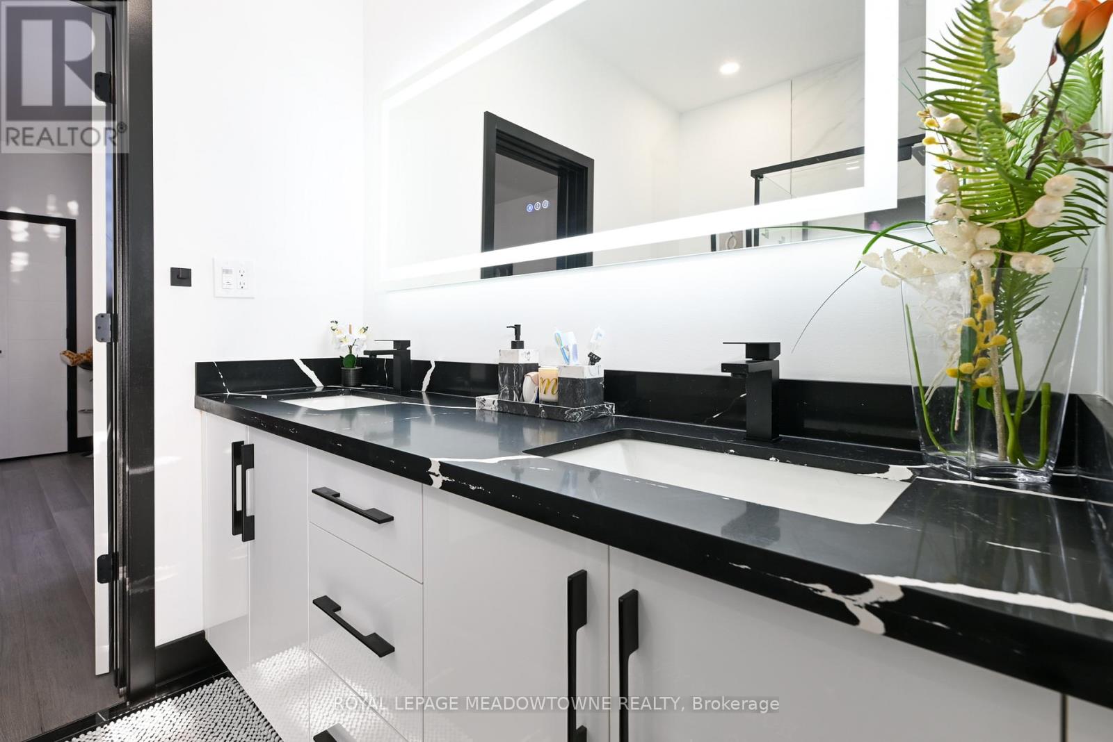 374 Highway 8, Hamilton, Ontario  L8G 1E8 - Photo 11 - X12992486