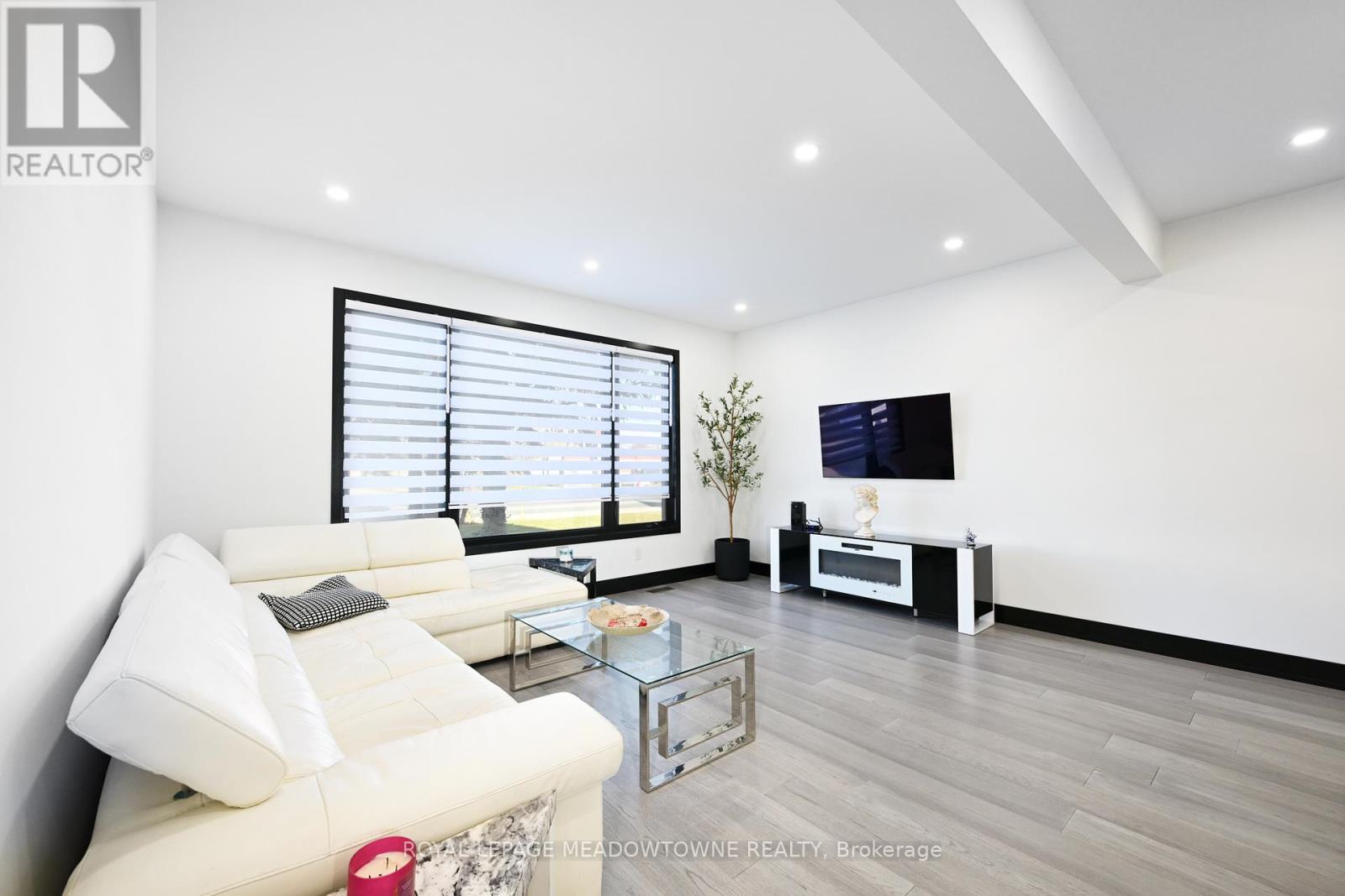 374 Highway 8, Hamilton, Ontario  L8G 1E8 - Photo 4 - X12992486