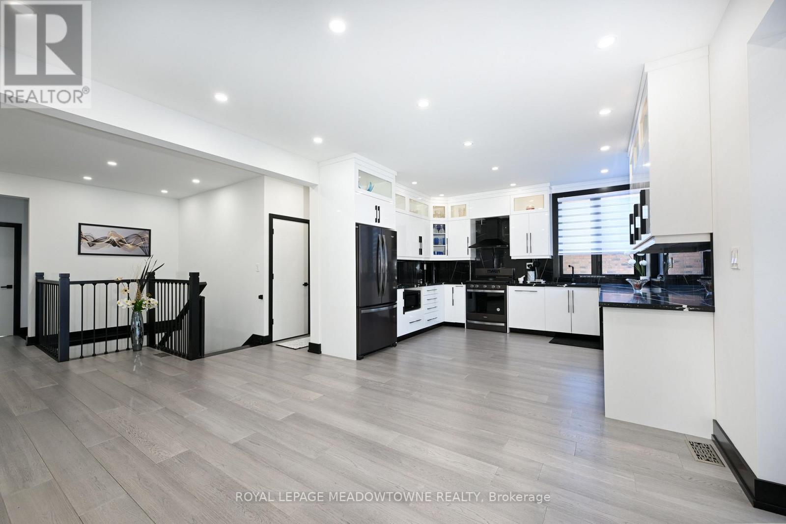 374 Highway 8, Hamilton, Ontario  L8G 1E8 - Photo 6 - X12992486