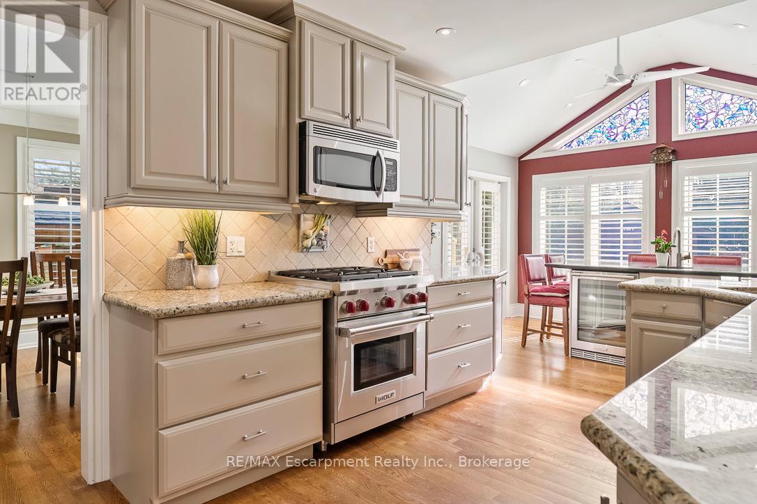 214 Maple Grove Drive, Oakville, Ontario  L6J 4V3 - Photo 10 - W12992552