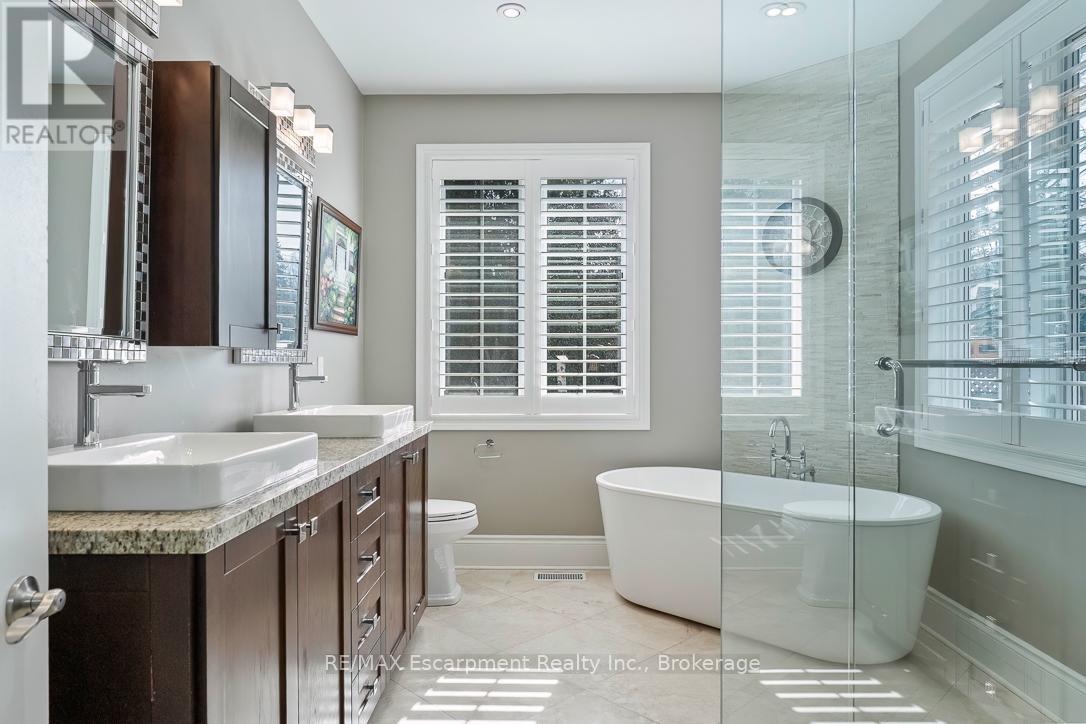 214 Maple Grove Drive, Oakville, Ontario  L6J 4V3 - Photo 17 - W12992552