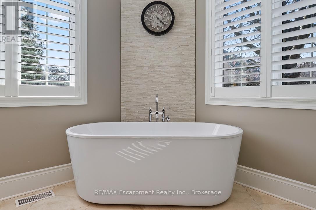 214 Maple Grove Drive, Oakville, Ontario  L6J 4V3 - Photo 19 - W12992552