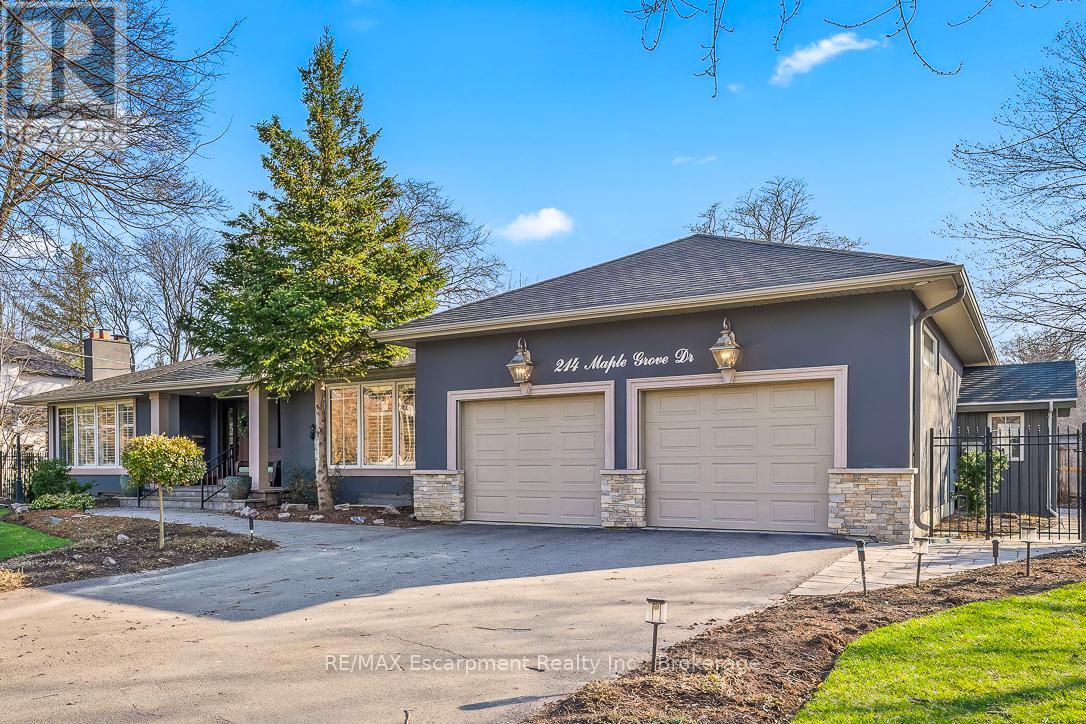 214 Maple Grove Drive, Oakville, Ontario  L6J 4V3 - Photo 2 - W12992552