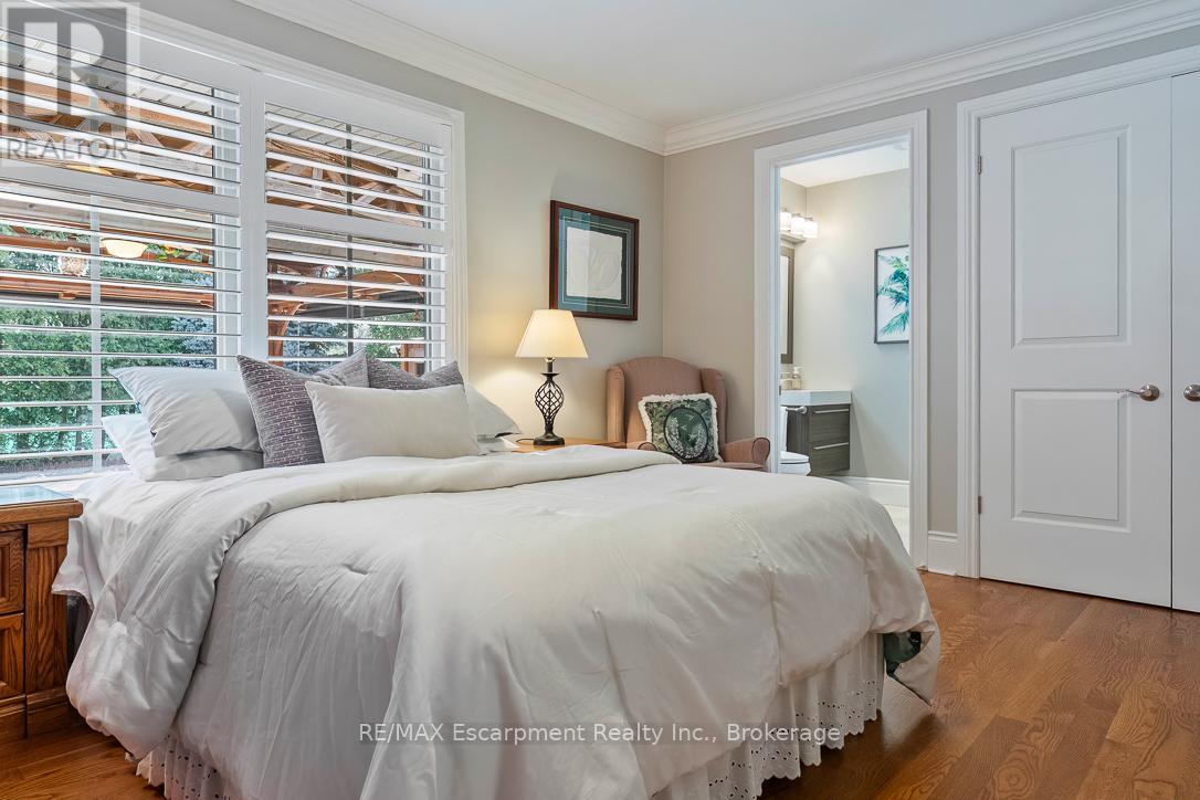 214 Maple Grove Drive, Oakville, Ontario  L6J 4V3 - Photo 20 - W12992552