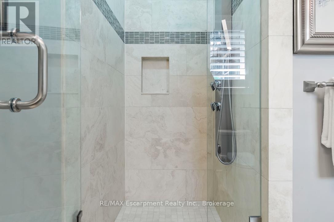 214 Maple Grove Drive, Oakville, Ontario  L6J 4V3 - Photo 23 - W12992552