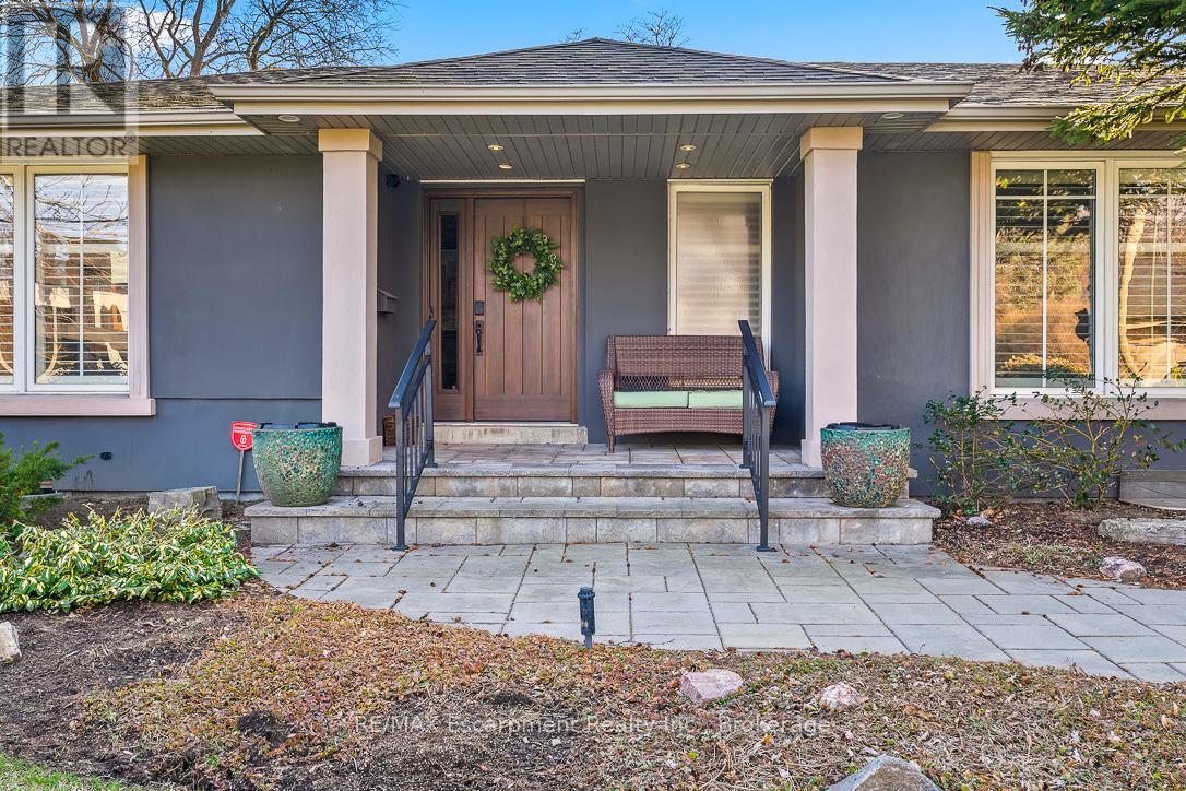 214 Maple Grove Drive, Oakville, Ontario  L6J 4V3 - Photo 3 - W12992552