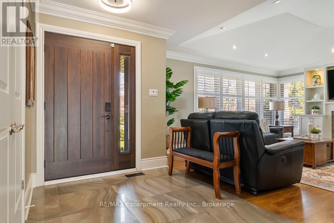 214 Maple Grove Drive, Oakville, Ontario  L6J 4V3 - Photo 4 - W12992552