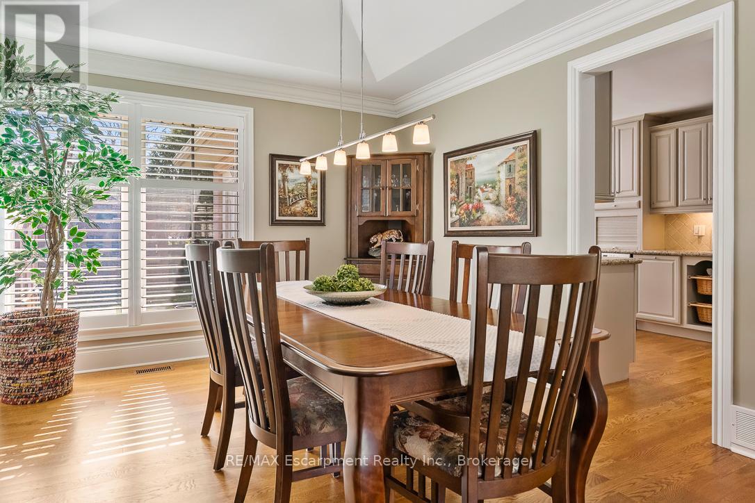 214 Maple Grove Drive, Oakville, Ontario  L6J 4V3 - Photo 9 - W12992552