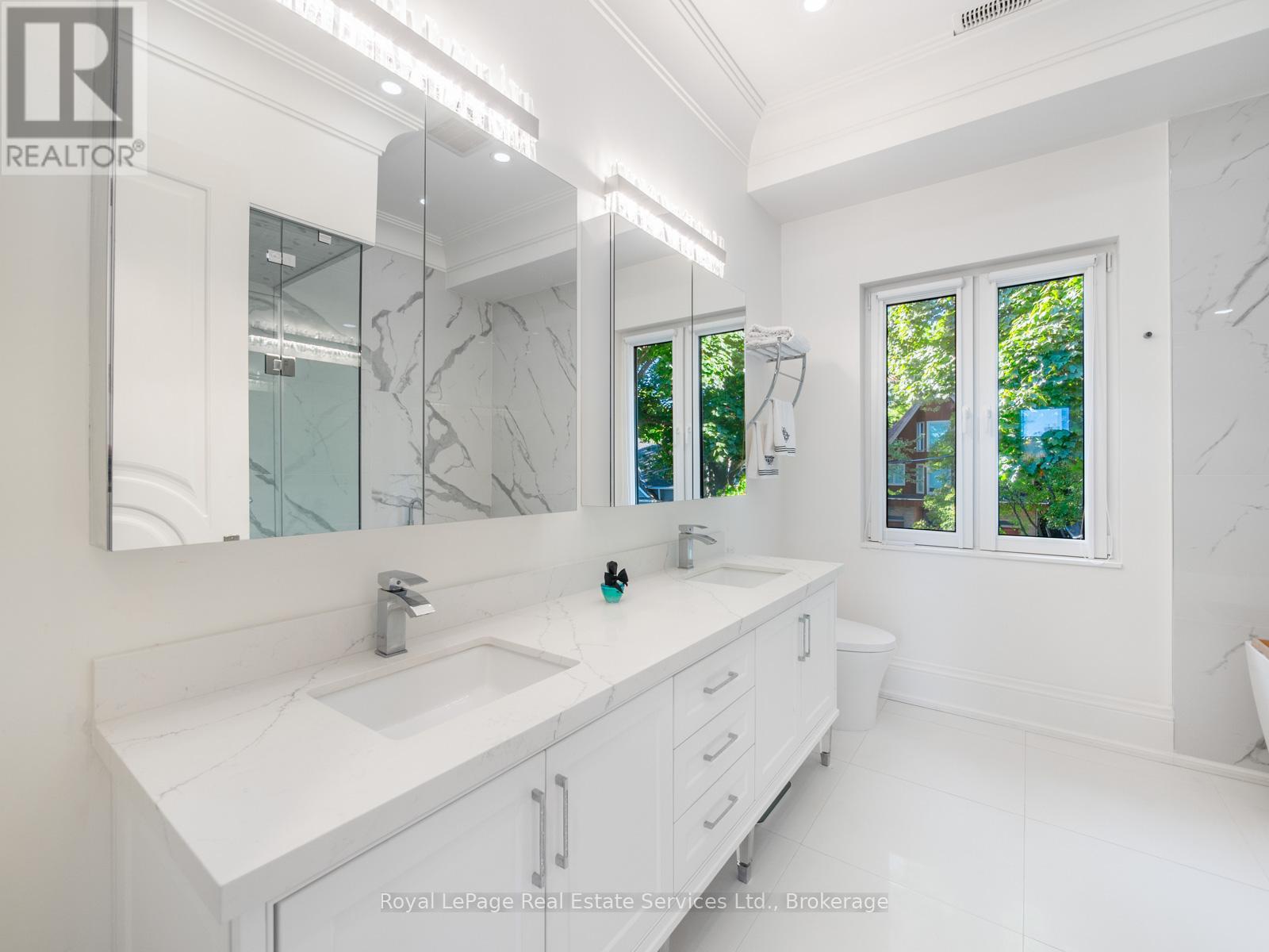 36 Anderson Street, Oakville, Ontario  L6K 1A5 - Photo 22 - W12992608