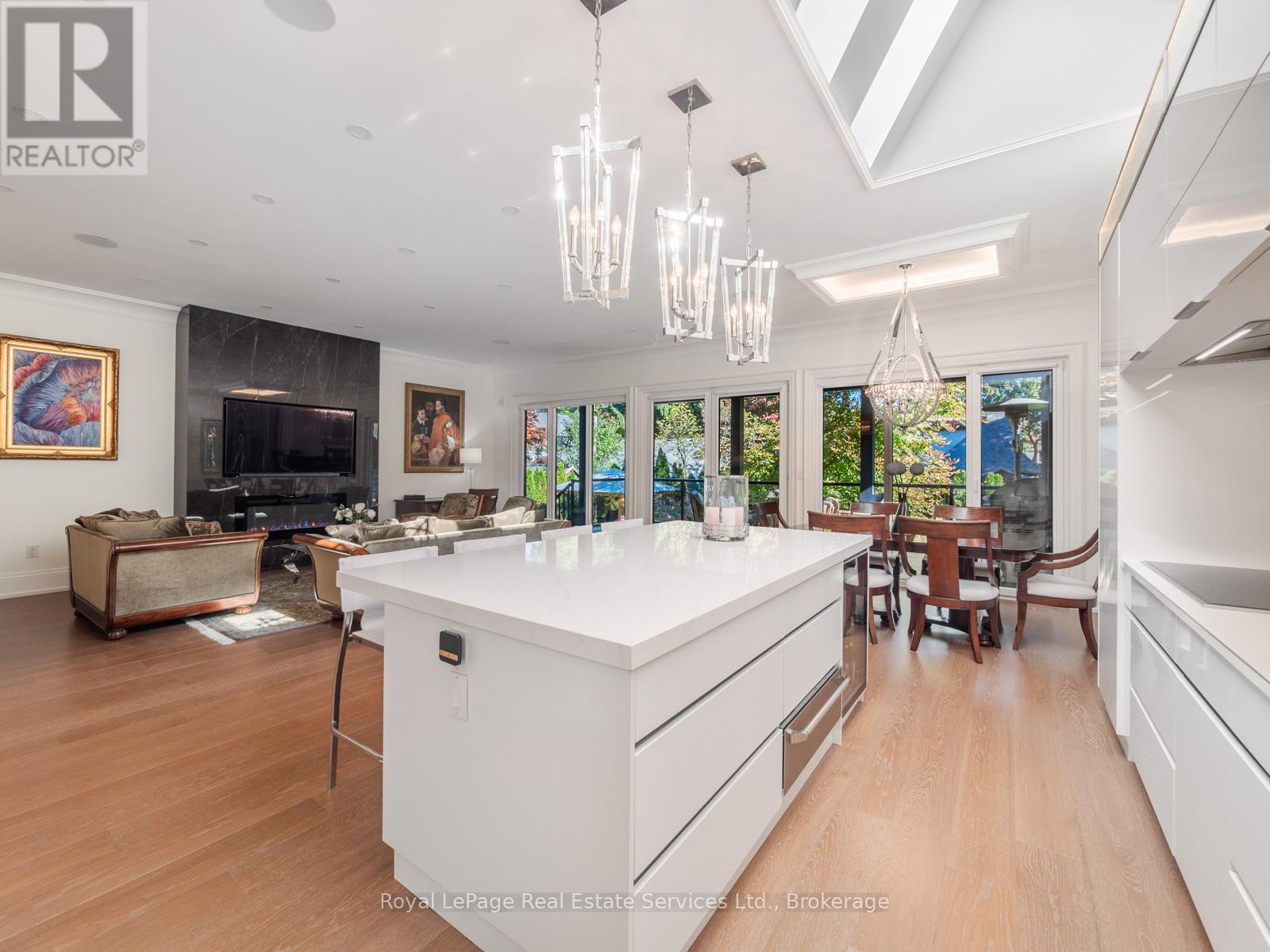 36 Anderson Street, Oakville, Ontario  L6K 1A5 - Photo 9 - W12992608