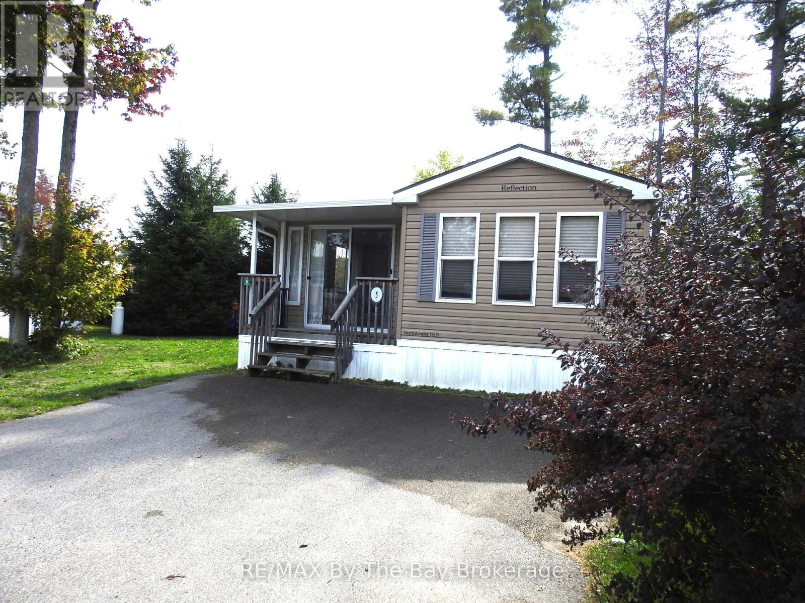 5 Nipagon Circle, Wasaga Beach, Ontario  L9Z 1X7 - Photo 2 - S12992652