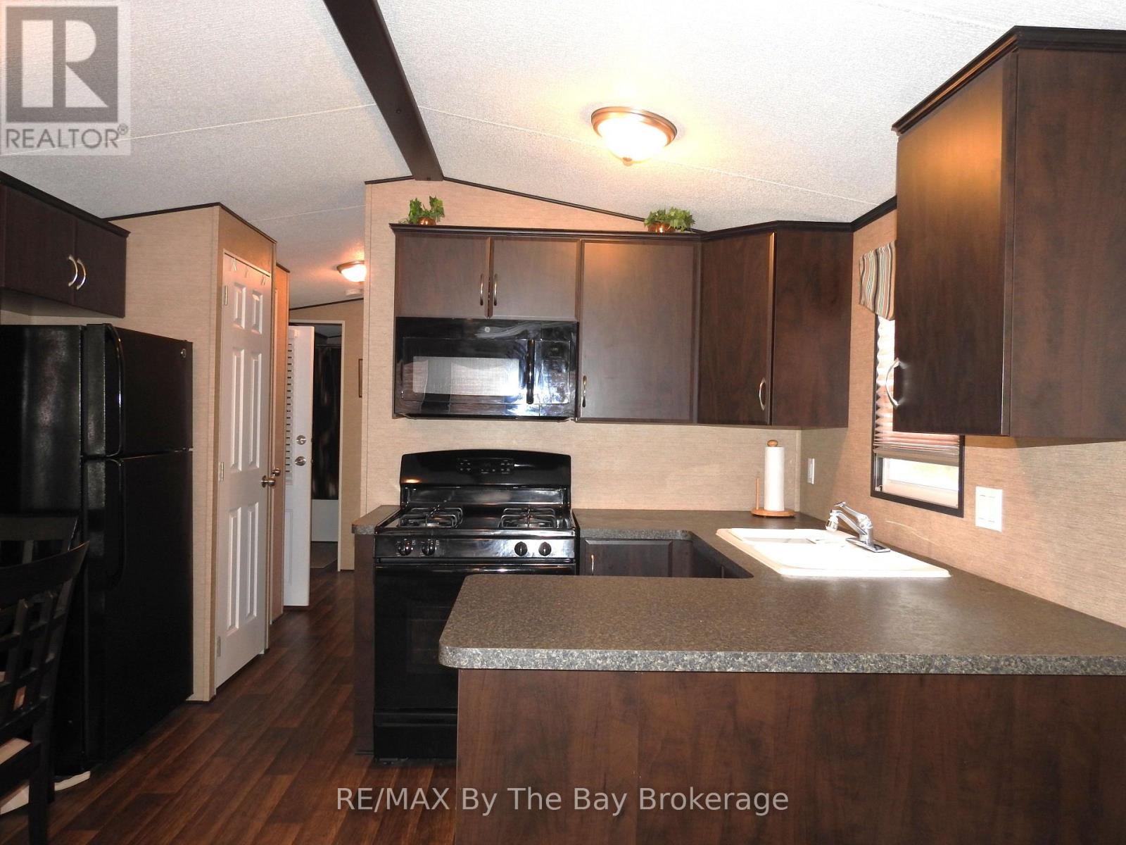 5 Nipagon Circle, Wasaga Beach, Ontario  L9Z 1X7 - Photo 4 - S12992652