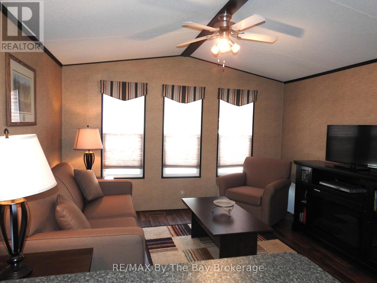 5 Nipagon Circle, Wasaga Beach, Ontario  L9Z 1X7 - Photo 7 - S12992652