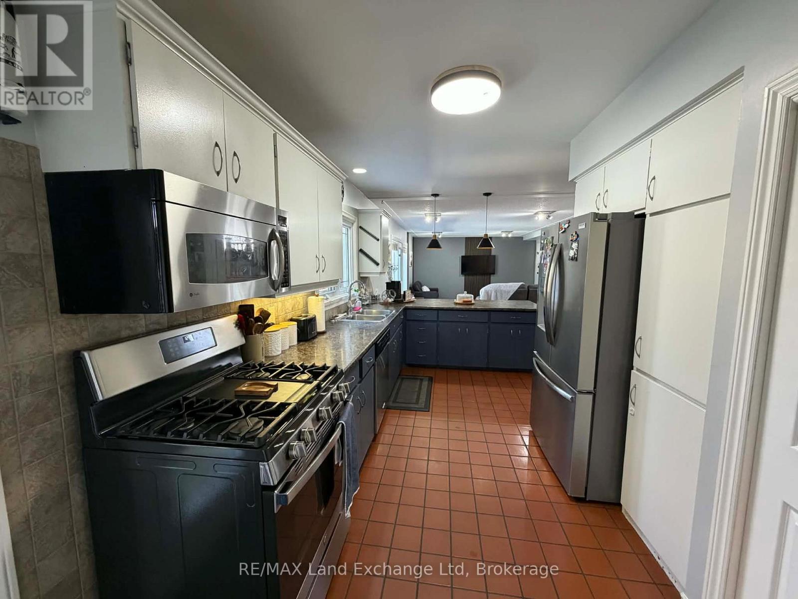 320 Summit Drive, North Huron, Ontario N0G 2W0 - Photo 18 - X12992616