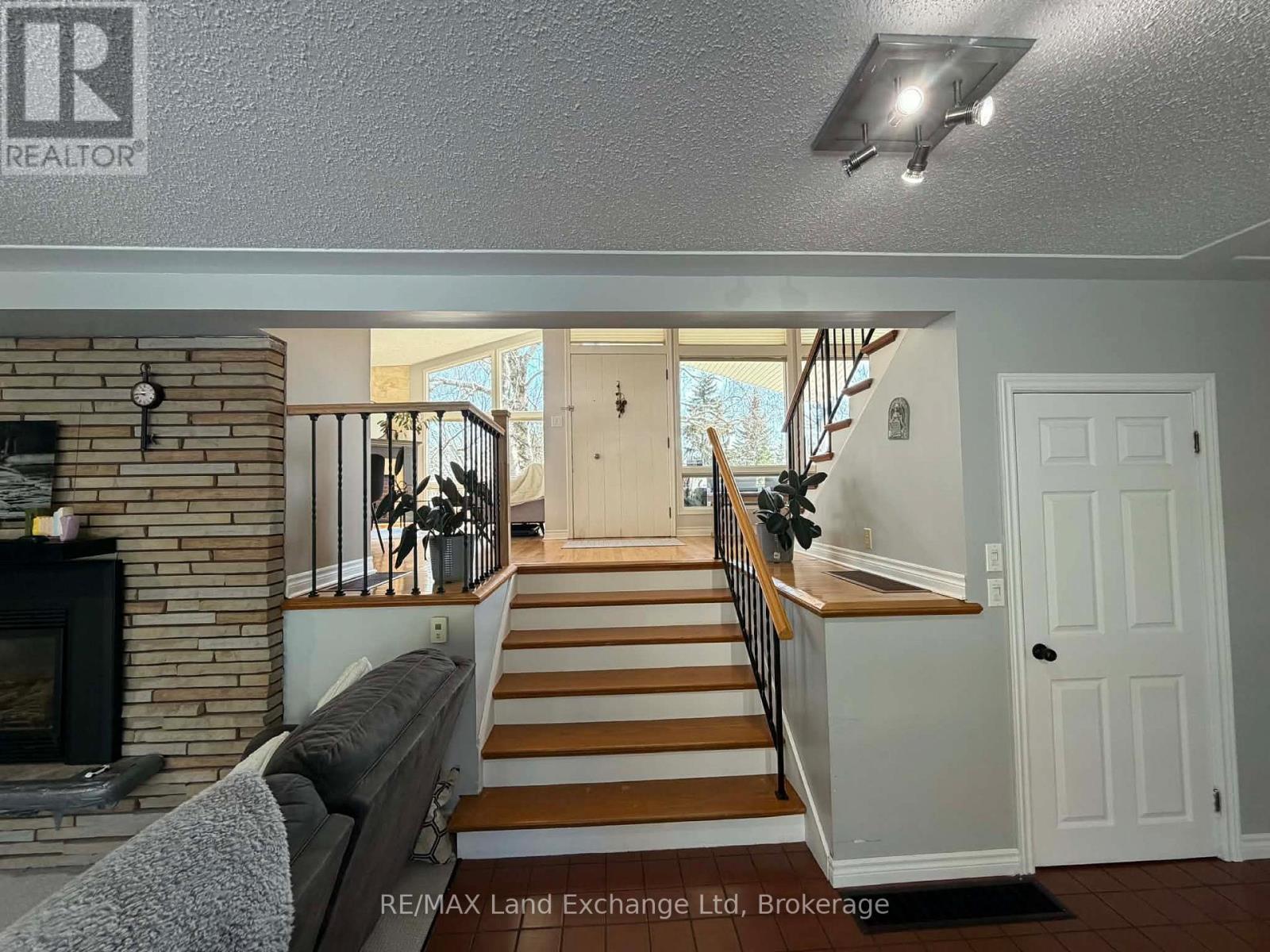 320 Summit Drive, North Huron, Ontario N0G 2W0 - Photo 9 - X12992616